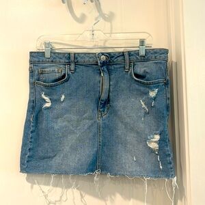 Forever 21 Distressed Denim Mini Skirt | Size 30 | Y2K Summer (NWOT)